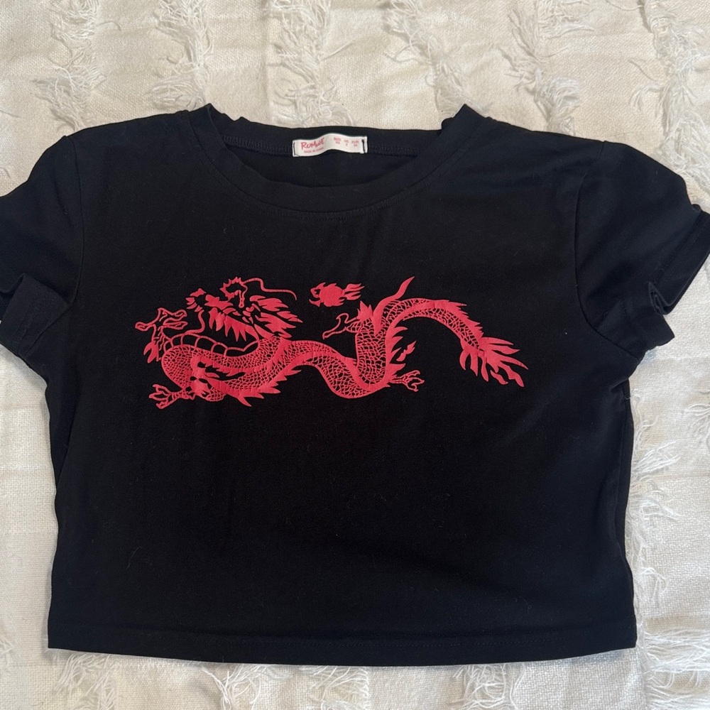 Romwe Black Red Dragon Graphic Crop Top Tee Short Sleeves XS